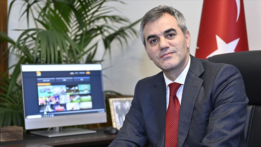TBMM Genel Sekreteri Talip Uzun, AA'nın "Yılın Kareleri" oylamasına katıldı