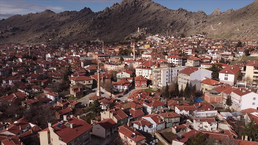 Sivrihisarlı kasaplar festival için dövme sucuk mesaisinde
