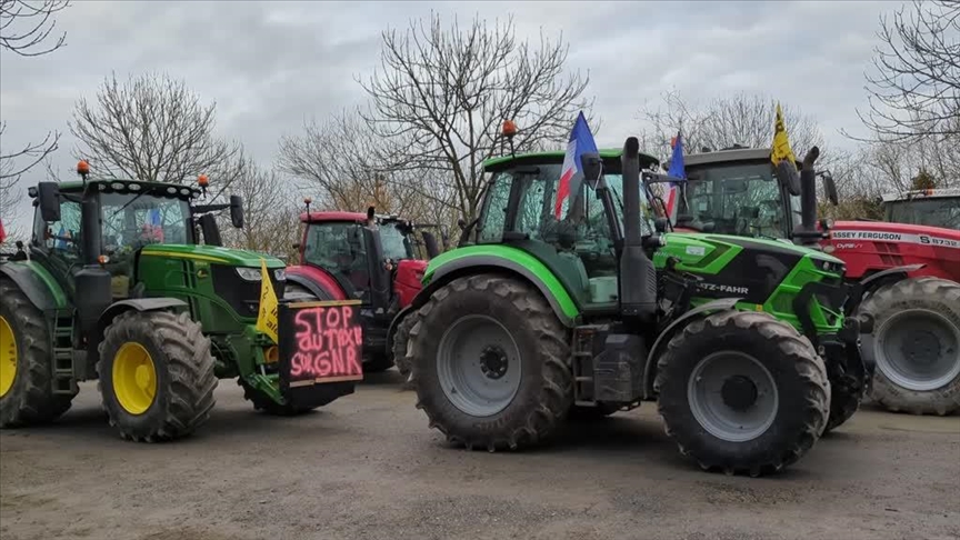 France / Colère des agriculteurs : incendie à la Mutualité Sociale Agricole de Narbonne