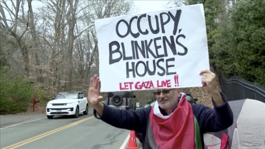 Protestors 'pressure' US Secretary of State Blinken for cease-fire in Gaza outside his home 