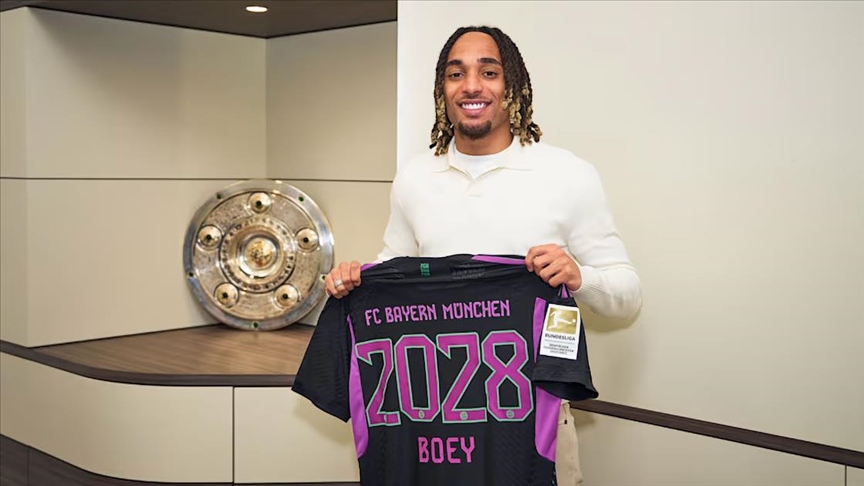 Bayern Munich Sign French Right-back Sacha Boey From Galatasaray