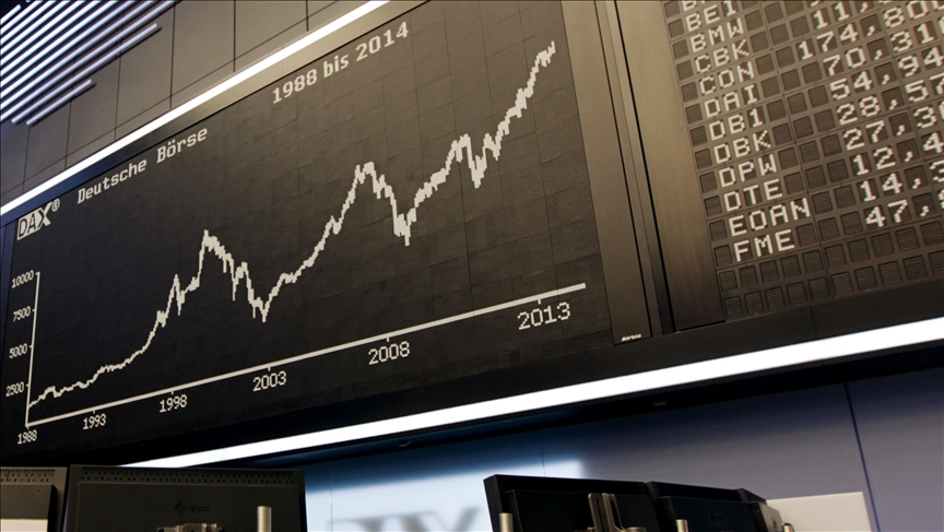 European exchanges close mixed