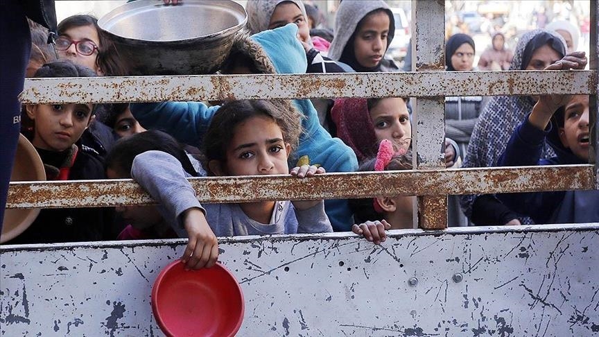 منظمات: تعليق تمويل الأونروا يهدد الغزّيين المعرضين للمجاعة