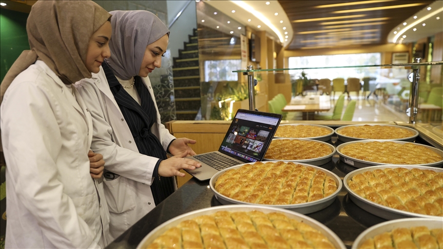 Gaziantep'te baklava ustaları AA'nın "Yılın Kareleri" oylamasına katıldı
