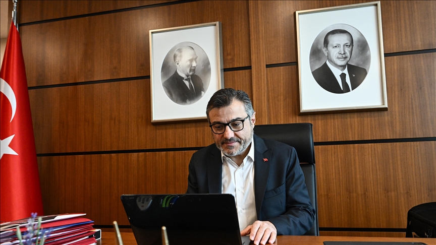 Cumhurbaşkanlığı Finans Ofisi Başkanı Prof. Dr. Aşan "Yalnızlığın resmi" fotoğrafına oy verdi