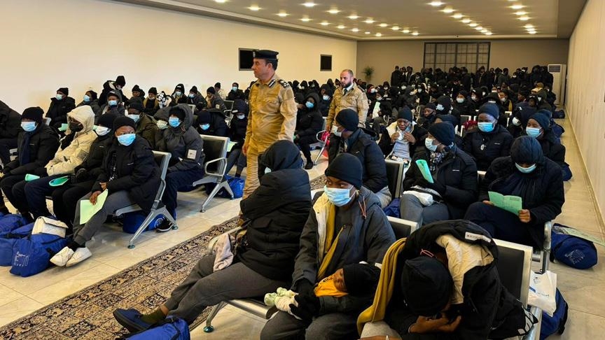 ليبيا.. ترحيل 163 مهاجرا نيجيريا من العاصمة طرابلس