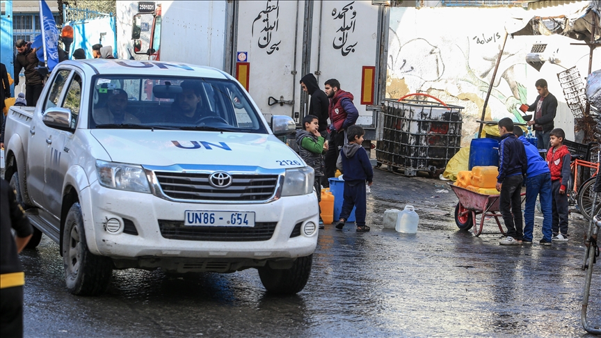 Israeli army reportedly arrests UNRWA Palestinian workers while moving to southern Gaza