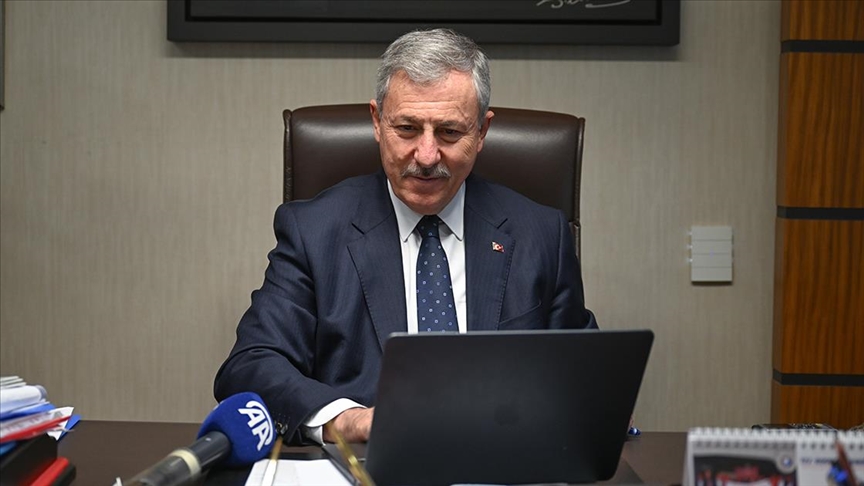 Saadet Partisi Grup Başkanı Selçuk Özdağ'ın, AA'nın "Yılın Kareleri" oylamasında favorisi "Hayata tutunan" oldu