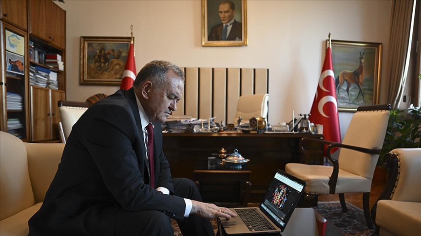 MHP Grup Başkanvekili Akçay, AA'nın "Yılın Kareleri" oylamasında "Boğazda bir dev" adlı fotoğrafı seçti