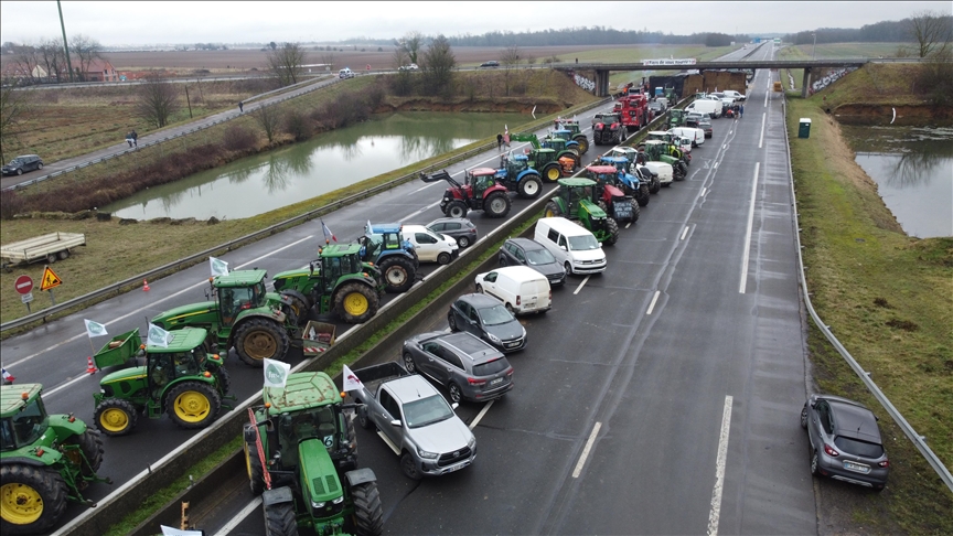 France / Colère des agriculteurs : La FNSEA et les Jeunes Agriculteurs suspendent les blocages