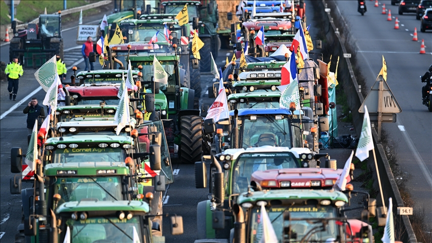 Italy's deputy premier blames European Commission president for farmers ...