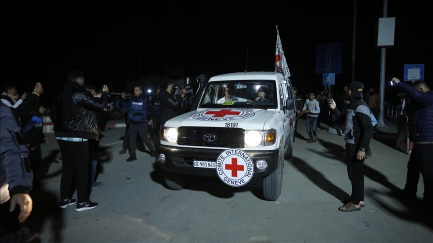 مصدر فلسطيني: حماس تتباحث مع الفصائل لاتخاذ موقف موحد حول صفقة الأسرى