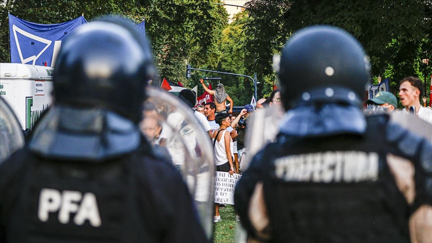 Arjantinliler hükümetin ekonomi politikalarını protesto etti