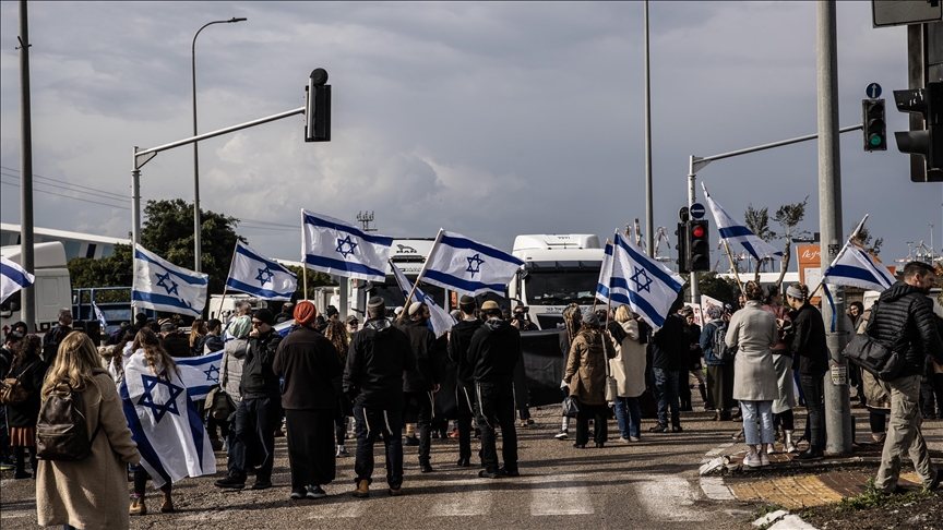 Cientos de colonos fanáticos judíos intentan impedir el envío de ayuda humanitaria a la Franja de Gaza