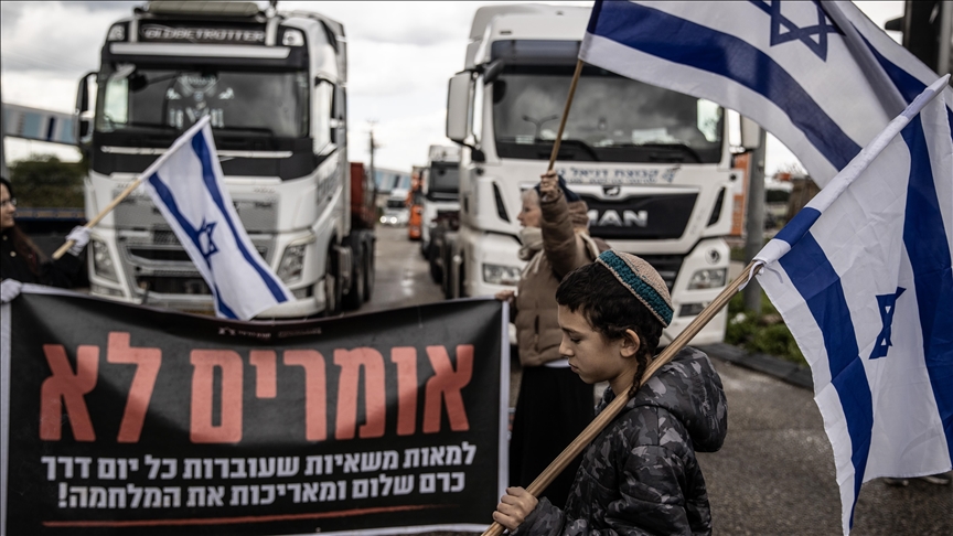 Israeli right-wing activists prevent humanitarian aid from entering Gaza