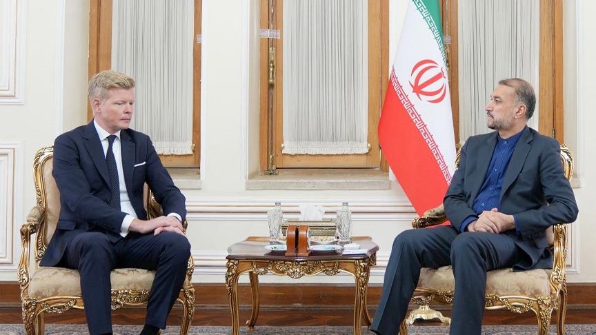 مباحثات بين وزير الخارجية الإيراني والمبعوث الأممي لليمن