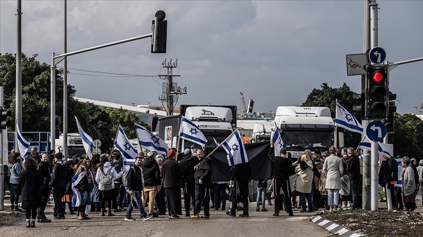 İsrail'de fanatik Yahudilerin Gazze'ye gönderilen yardımları engelleme girişimi sürüyor