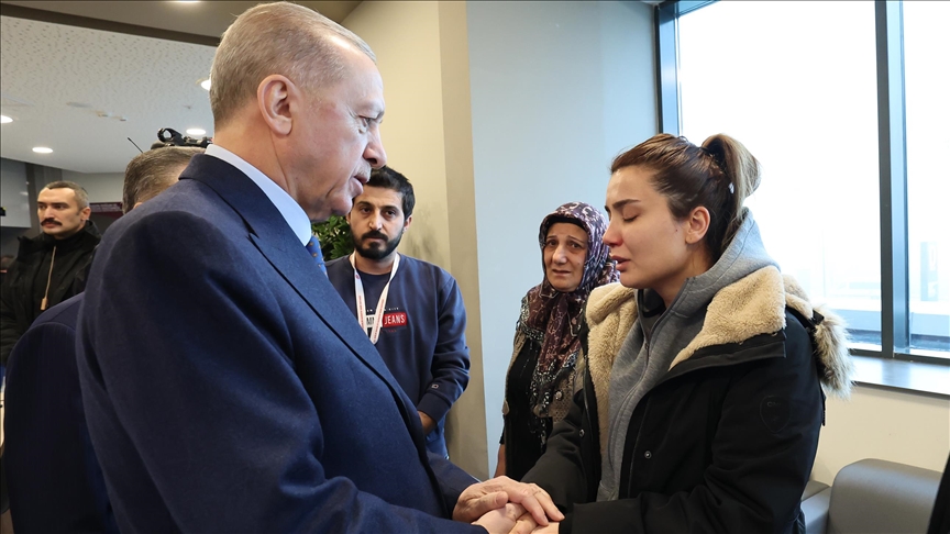 Cumhurbaşkanı Erdoğan kaza kırıma uğrayan helikopterde yaralanan teknisyenin ailesi ile görüştü