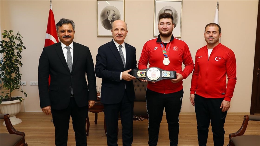 YÖK, vakıf üniversitelerindeki burslu milli sporcu kontenjanını artıracak