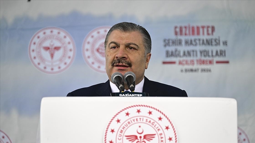 Sağlık Bakanı Koca: Helikopter kazasında yaralanan teknisyenin yoğun bakımda tedavisine devam ediliyor