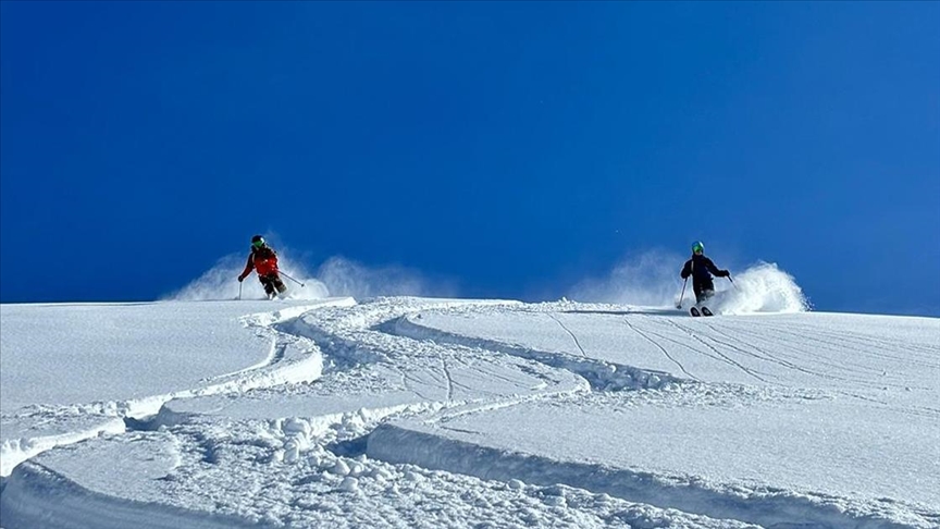 Kaçkar Dağları'nda "heliski" heyecanı devam ediyor