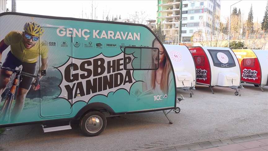 Gönüllüler depremin birinci yılında Ebrar Sitesi önünde karavanlarda nöbet tutacak