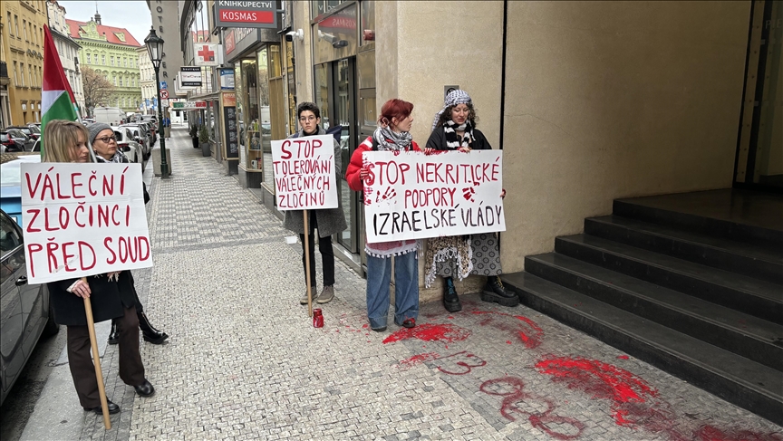 Pro-Palestine protestors at Israeli event in Prague threatened with rape in broad daylight 
