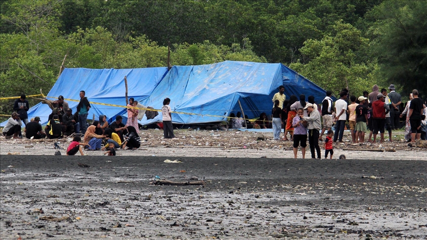 More Rohingya flee to Bangladesh amid ethnic clashes in Myanmar