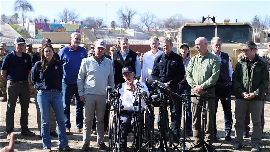 Más de 10 gobernadores republicanos se unen en apoyo a Texas contra Biden por alambrada fronteriza