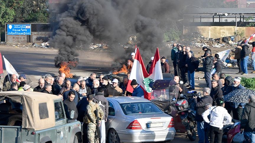 لبنان.. مئات العسكريين المتقاعدين يحتجون للمطالبة بتحسين رواتبهم
