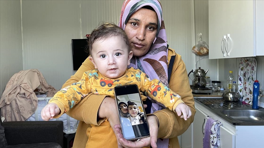 Yıllarca kucağına almayı beklediği evladını depremde yitiren anne, yeni doğan bebeğine umutla sarılıyor