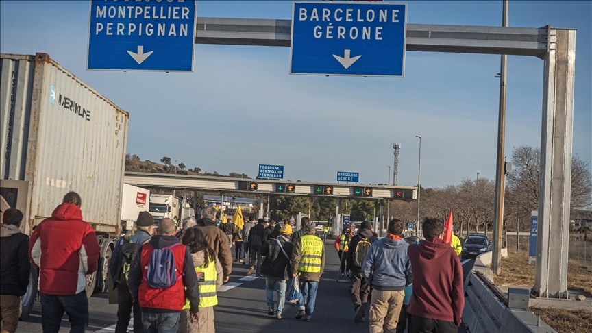 Spanish farmers’ protests block traffic across Spain