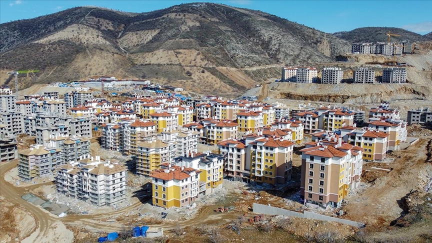 Adıyaman, Şanlıurfa ve Diyarbakır'da yapımı tamamlanan 4 bin 971 konutun dağıtımı bu ay yapılacak