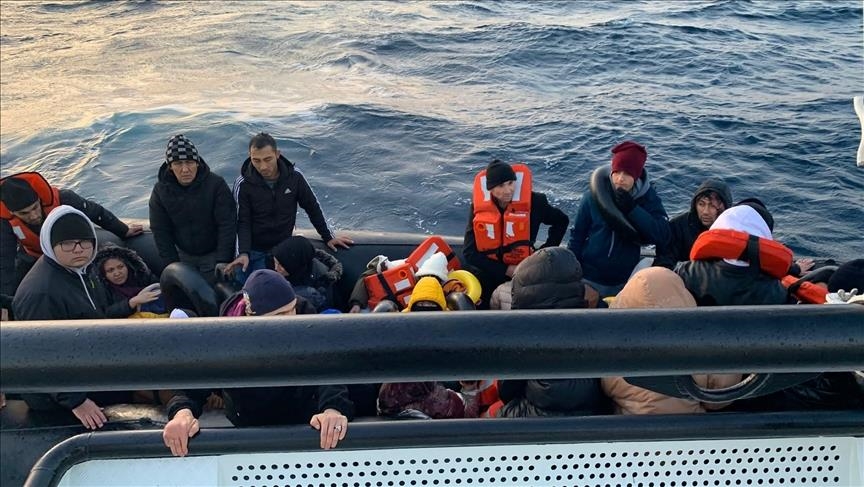 Turkish security forces apprehend 2 suspected human traffickers with 44 irregular migrants