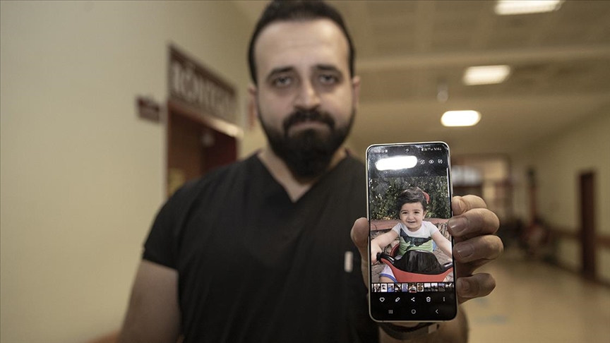 Enkazdan çıkardığı oğlunu kurtaramayan sağlıkçı, başkalarının yarasına merhem oldu