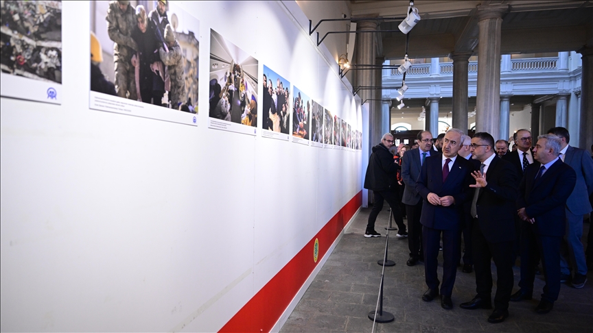 İstanbul Üniversitesinde AA'nın fotoğraflarıyla depremi anma sergisi açıldı