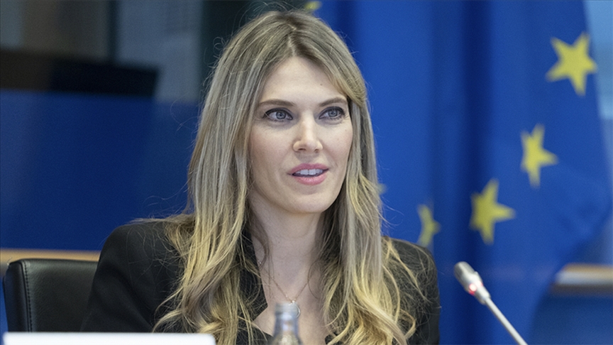 AP, yeni yolsuzluk suçlamalarının ardından Yunan milletvekili Kaili'nin dokunulmazlığını kaldırdı