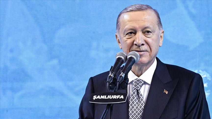 Cumhurbaşkanı Erdoğan: Depremzedelerimizi en kısa sürede yeni ve güvenli yuvalarına kavuşturmak için koşturacağız