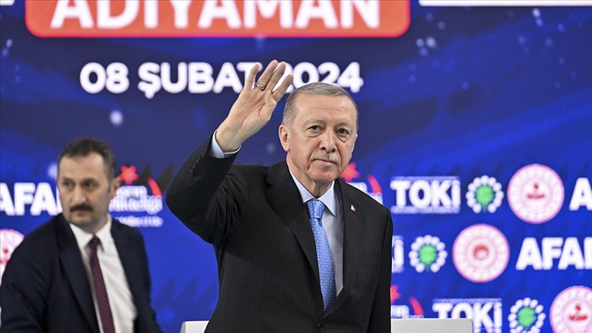 Cumhurbaşkanı Erdoğan: Adıyaman'da inşası süren 32 bin konutumuzu yıl sonuna kadar peyderpey teslim edeceğiz
