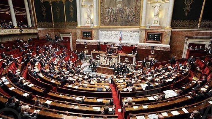 Sextape et chantage au Sénat français : une affaire complexe éclate au grand jour