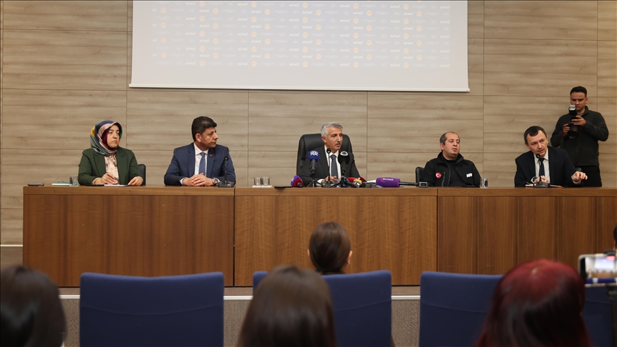 Ulusal ve uluslararası medya mensupları Kahramanmaraş'ta deprem bölgesi hakkında bilgilendirildi
