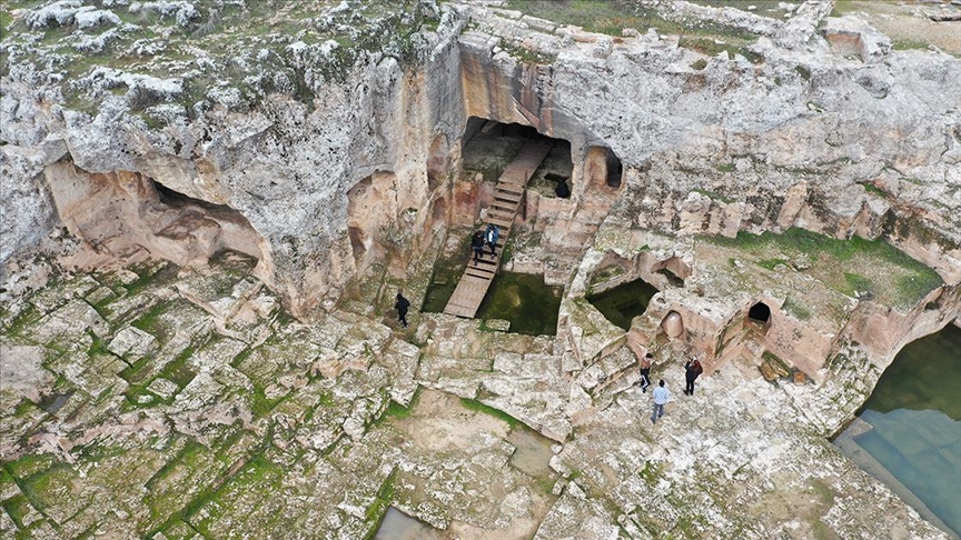 Öğrenciler yaşadıkları ilçenin tanıtımı için tarihi mekanlarını fotoğraflıyor