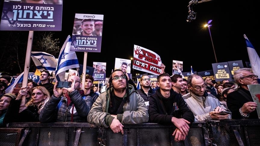Des milliers d'Israéliens exigent la révocation du gouvernement et le retour des prisonniers de Gaza