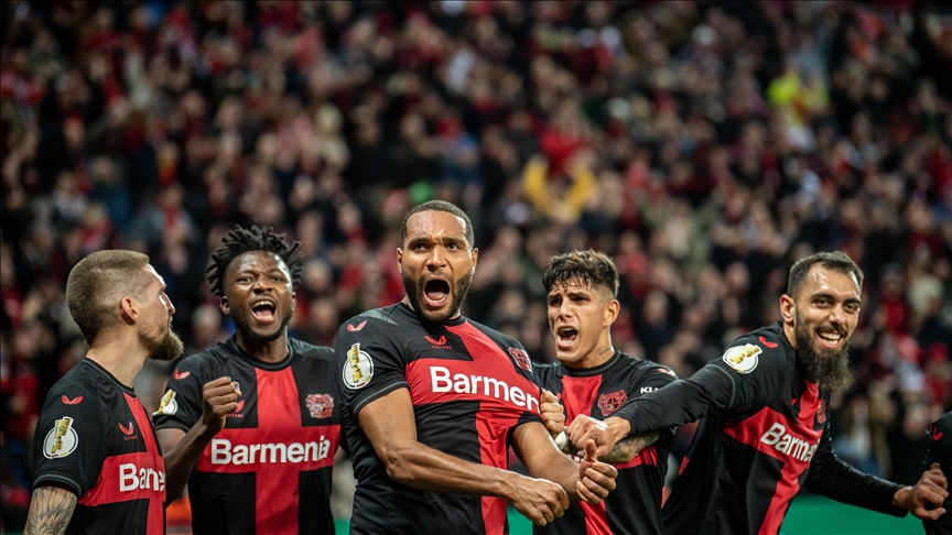 Bayer Leverkusen keep Bundesliga title dream alive with 3-0 win over Bayern Munich