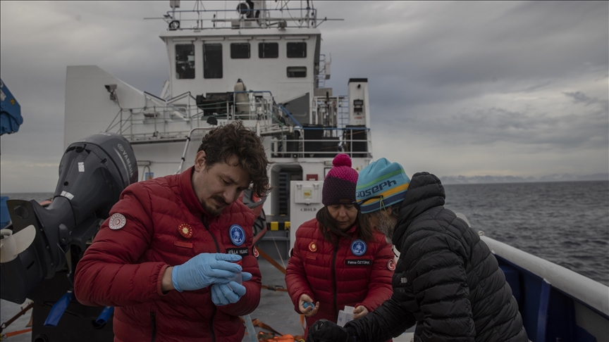 Turkish flag flown in Antarctica, space simultaneously, says scientist