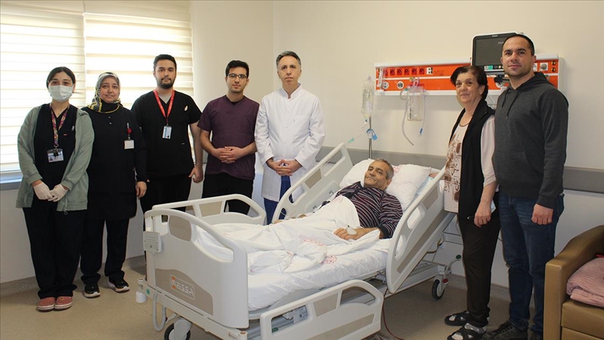 Sakarya'da "at nalı böbreği"ne sahip hasta, ameliyatla 15 santimlik urdan kurtuldu 