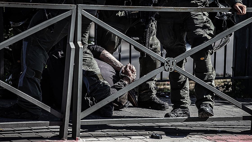 İsrail güçleri işgal altındaki Batı Şeria'da 35 Filistinliyi gözaltına aldı