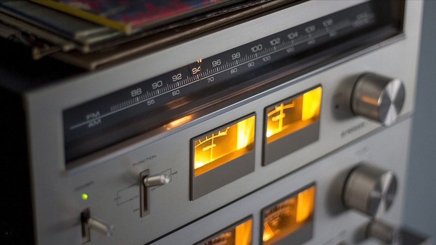 Dünya Radyo Günü, "Bilgilendiren, eğlendiren ve eğiten bir yüzyıl" temasıyla kutlanıyor