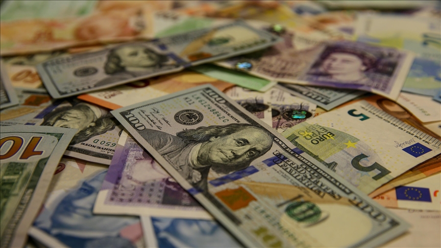 الشيكل يتراجع أمام الدولار واليورو بعد خفض تصنيف إسرائيل