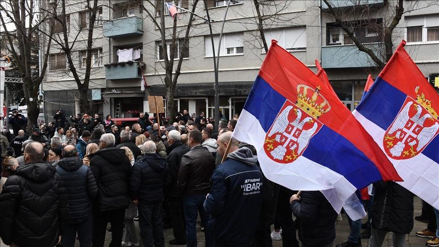 Kosovo Serbs protest ban on Serbian dinar